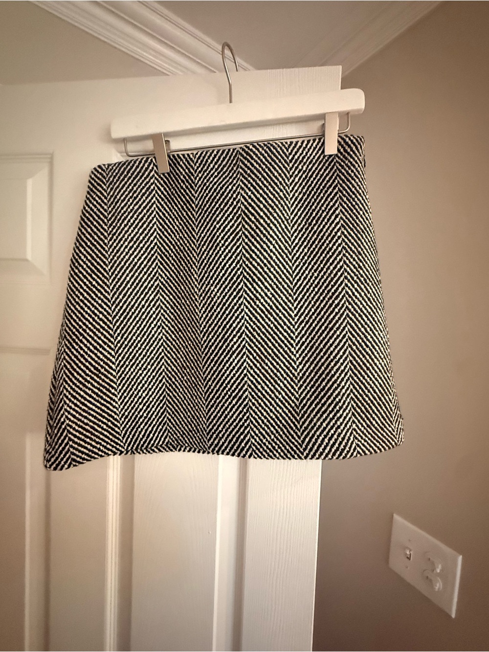 LOFT Black & White Chevron A-Line Mini Skirt